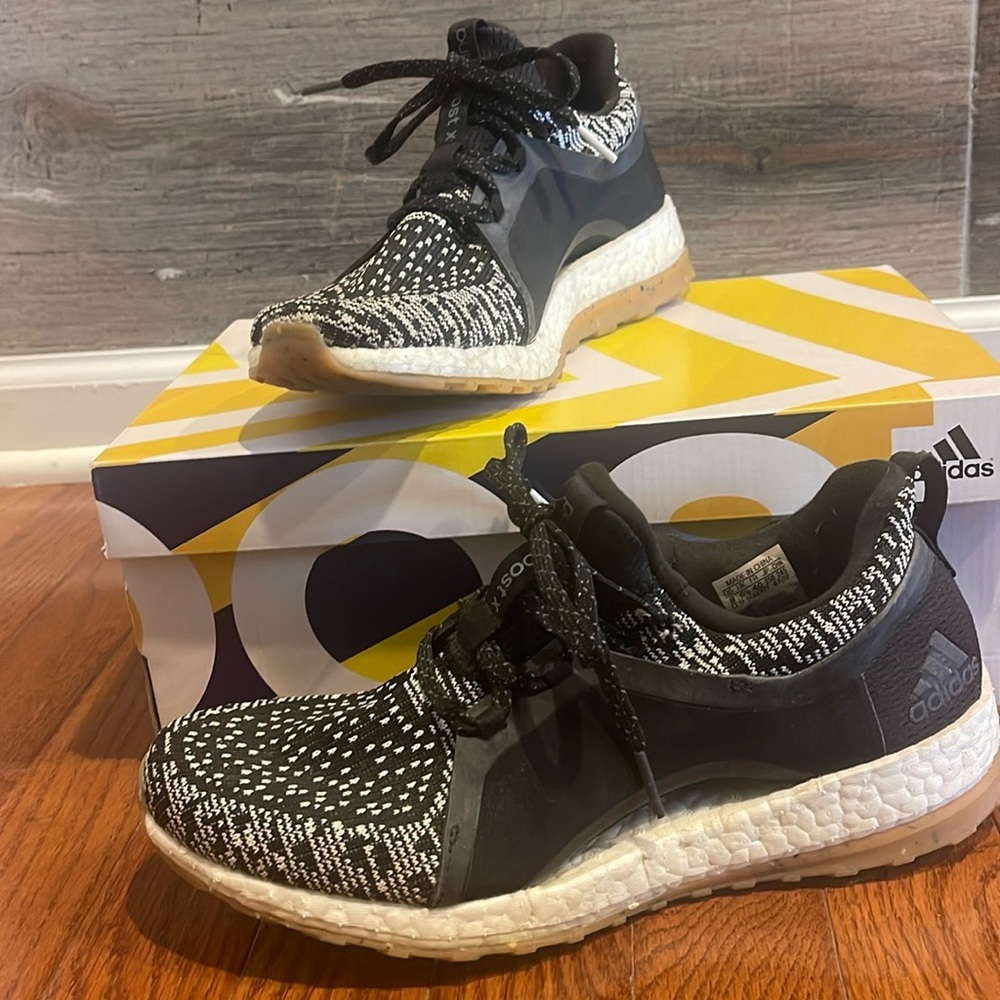 Adidas women’s boost sneaker size 8